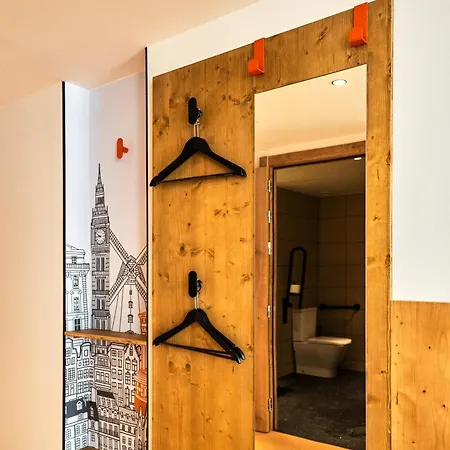 מלון Easyhotel Ciutat Vella 2*