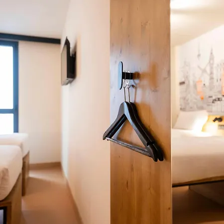 Easyhotel Ciutat Vella 2* ולנסיה