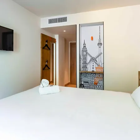 מלון Easyhotel Ciutat Vella 2*