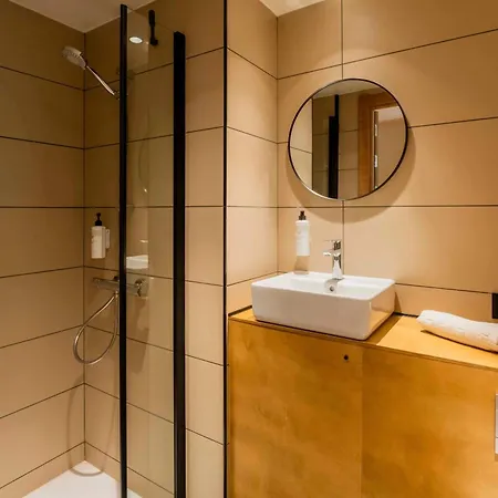 Easyhotel Ciutat Vella מלון 2*