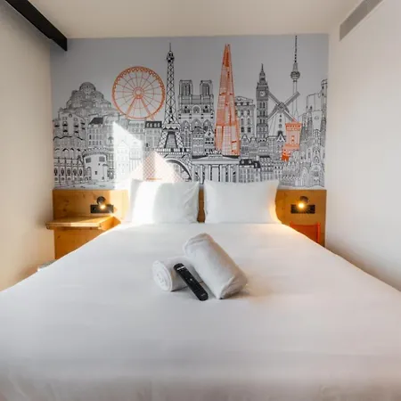 מלון Easyhotel Ciutat Vella 2*