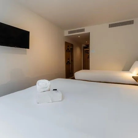 Easyhotel Ciutat Vella מלון