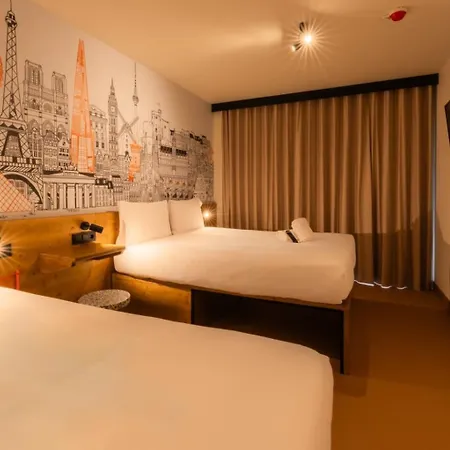 Easyhotel Ciutat Vella ולנסיה